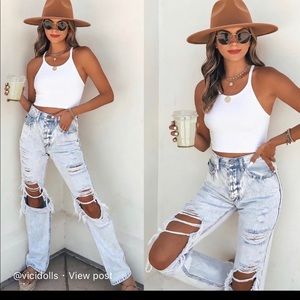 BASS HIGH RISE 90'S ACID WASH
DISTRESSED DENIM 💙👖